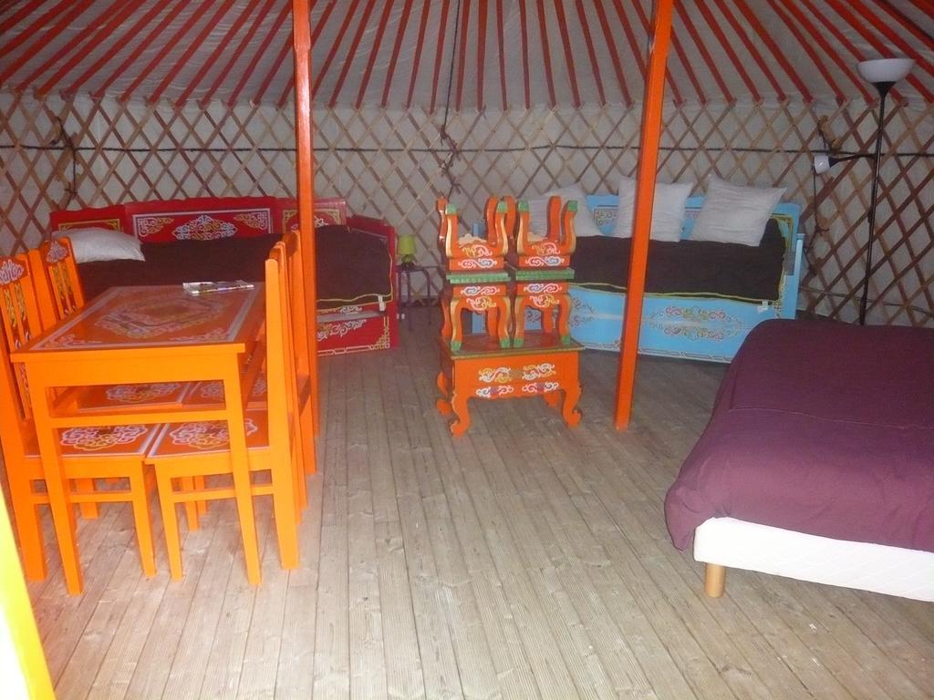 Village De Yourtes Beaussais Sur Mer Ngoại thất bức ảnh